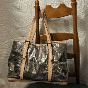 Michael Kors purse purse is in good condition